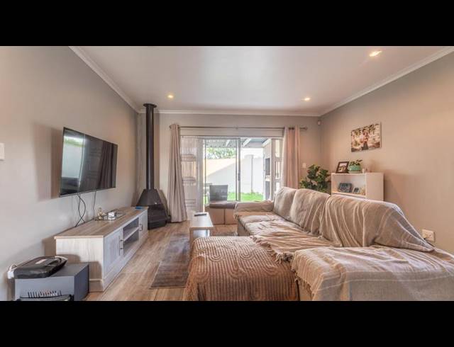 3 BEDROOM CLUSTER FOR SALE IN SONSTRAAL HEIGHTS